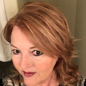 Meet your Posher, Leslie